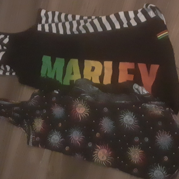 2 sleeveless camisoles (Bob Marley) - Picture 6 of 6